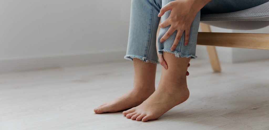 علاج تورّم الساقين عند المرأة