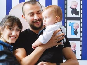 هازال كايا تحتفل بعيد ميلاد ابنتها الأول