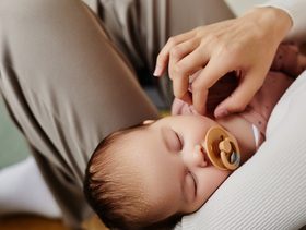 أسباب الرضاعة المتقطعة للرضيع وطرق علاجها