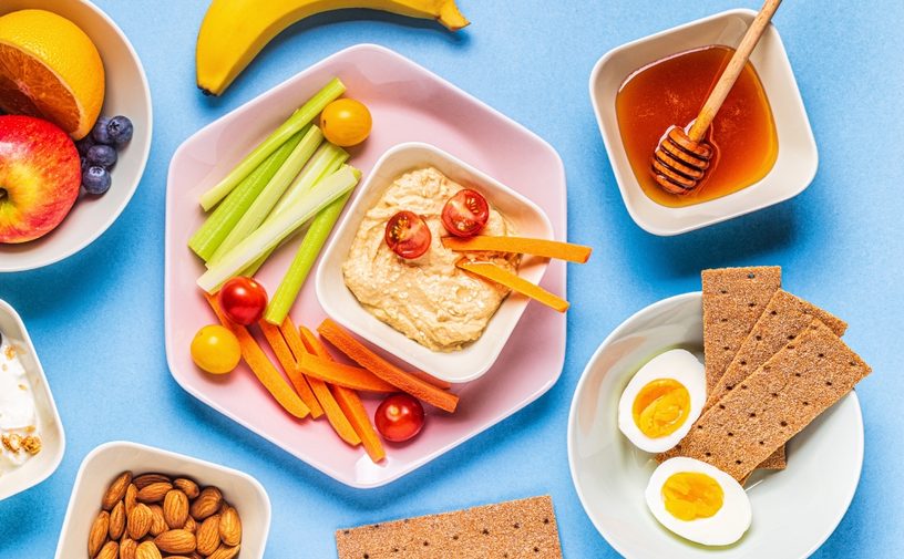 خمس وجبات غذاء لطفلك خفيفة وغنية بالعناصر الغذائية لتناولها قبل النوم