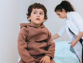 زلال البول عند الأطفال_ الأسباب والعوارض والعلاج