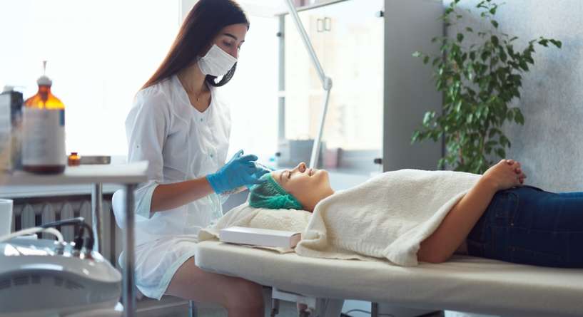 علاج الدمامل بدون رأس طبيًا وفي المنزل