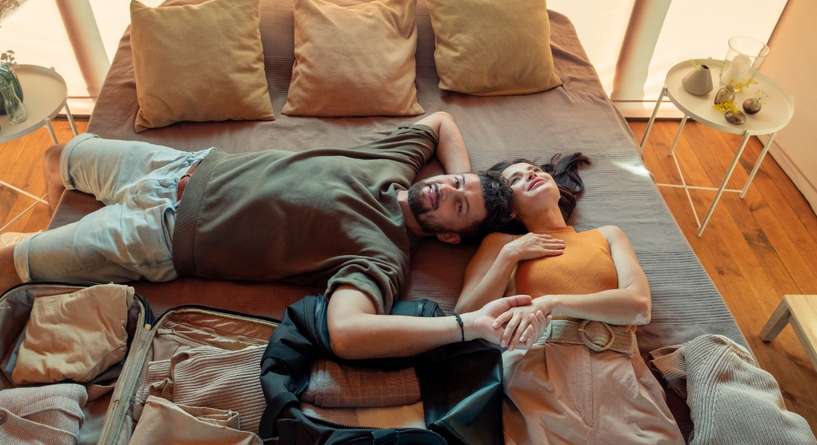 كيف تبدو علاقة رجل الجوزاء والمرأة الحمل والجنس