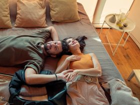 كيف تبدو علاقة رجل الجوزاء والمرأة الحمل والجنس