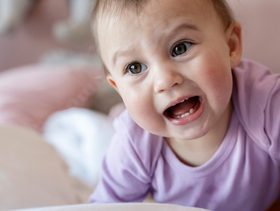 كيف تهدئين طفلك الذي يصرخ باستمرار؟