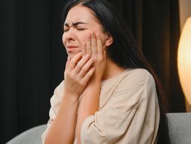 أسباب ألم الفك السفلي والاذن