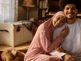 هل مغازلة الزوج في رمضان تبطل الصيام