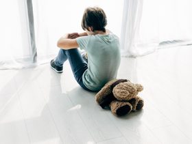 دراسة جديدة تكشف عن أضرار عدم الطفل خروج من المنزل على صحّته النفسيّة