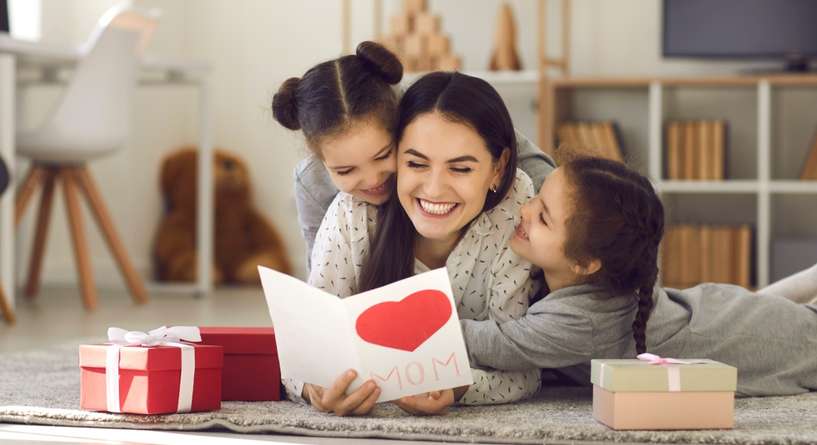 تهنئة لكل الامهات بعيد الام