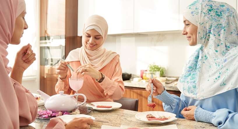 كيفية تعزيز العلاقات الاجتماعية مع الأصدقاء والجيران خلال شهر رمضان |  3a2ilati
