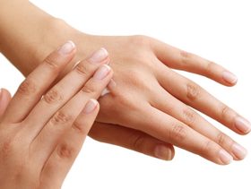 علاج تشققات اليدين والاكزيما