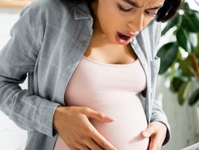 سبب ألم السرة عند الحامل في الشهر السابع