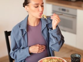 هل الاندومي يسبب الإجهاض