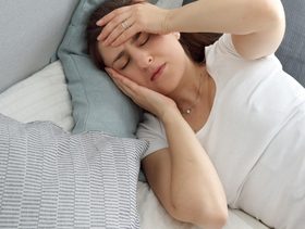 اهتزاز الجسم مع دقات القلب أثناء النوم