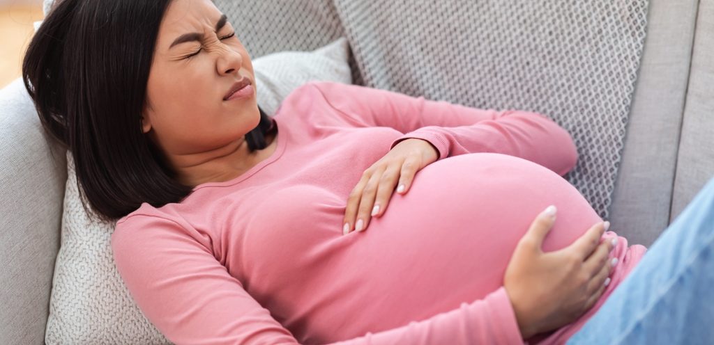 علاج ألم البطن عند الحامل في الشهر الخامس