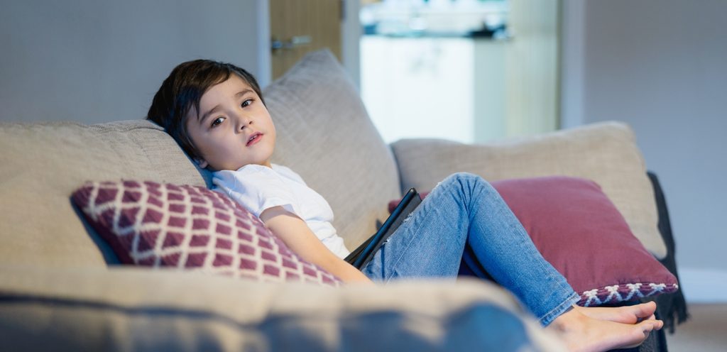 تأثير العزلة في المنزل على الصحّة النفسيّة عند الأطفال