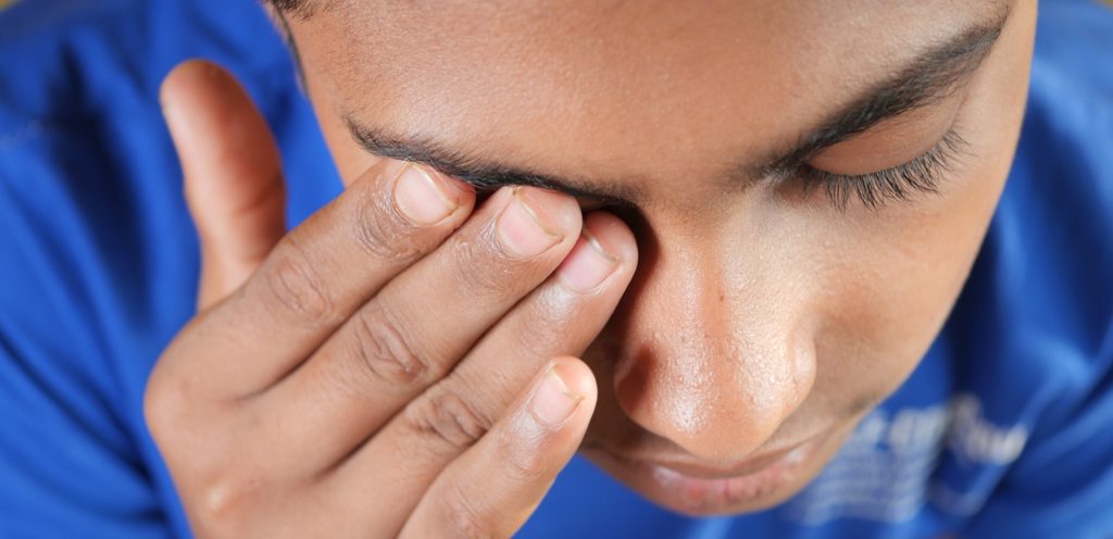 علاج رمد العين عند الأطفال