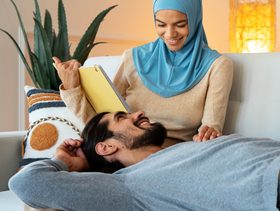 حكم مداعبة الزوجة في رمضان