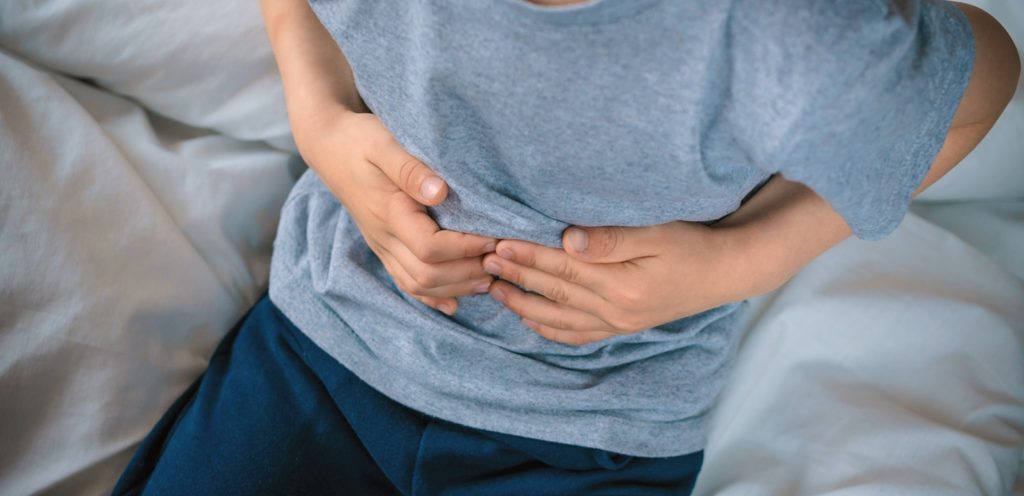 علاج الإمساك عند الأطفال بمشروبات طبيعيّة