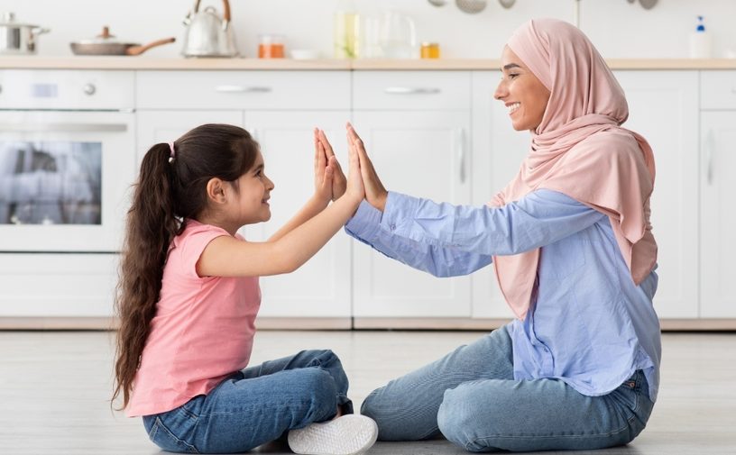 فوائد نفسية كثيرة لصيام طفلك في رمضان