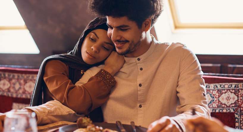 5 أسس لتقوية العلاقة الزوجية خلال رمضان