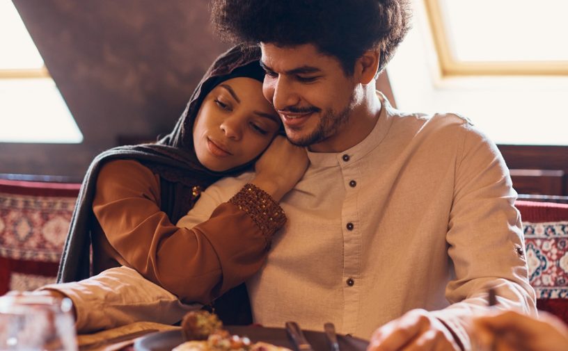 5 أسس لتقوية العلاقة الزوجية خلال رمضان