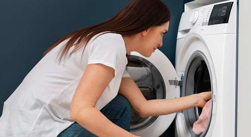 حيلة لتنظيف غسالتك واعادتها جديدة!