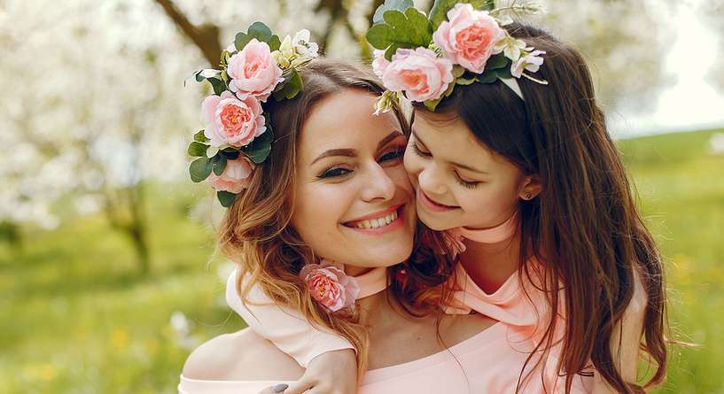 هل الاحتفال بيوم الأم مخالف للشريعة الإسلامية؟