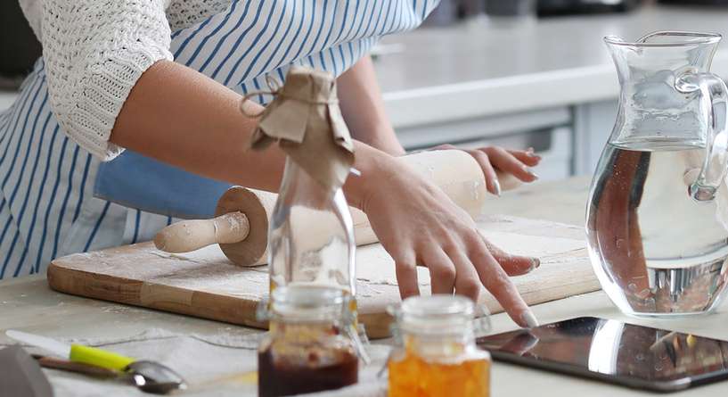 طريقة عمل كيكة البسبوسة الهشة الرائعة والشهية في المنزل