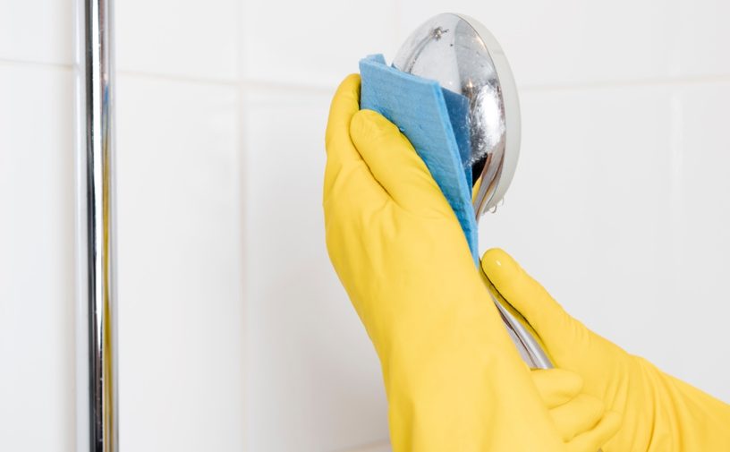 أهم أدوات تنظيف الحمام
