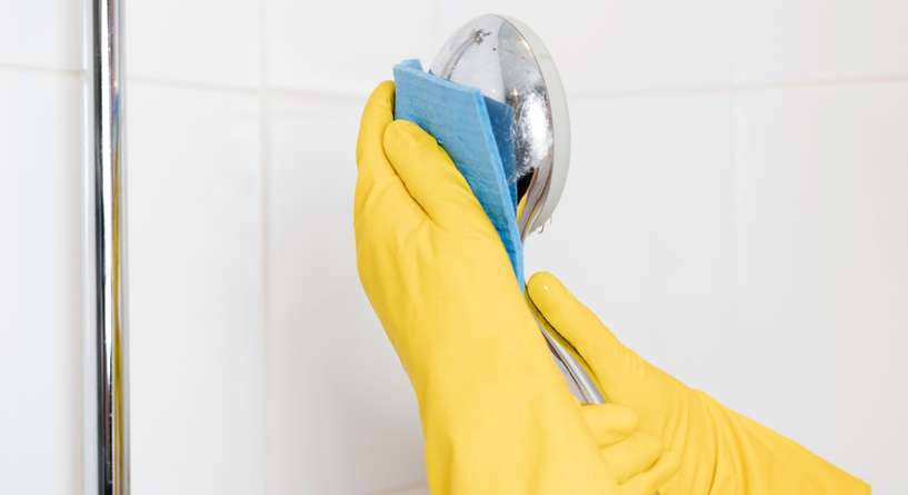 أهم أدوات تنظيف الحمام