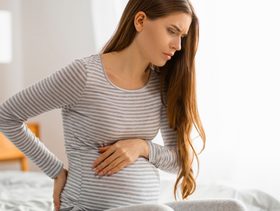 هل يوجد رابط بين ألم الضلوع للحامل وجنس الجنين؟