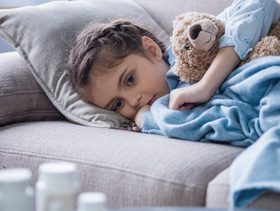 علاج الاستفراغ عند الأطفال بدون حرارة