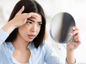 علاج احمرار الوجه بسبب استخدام كريم