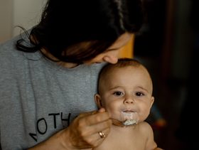 أكلات تسمن الطفل في الشهر السابع