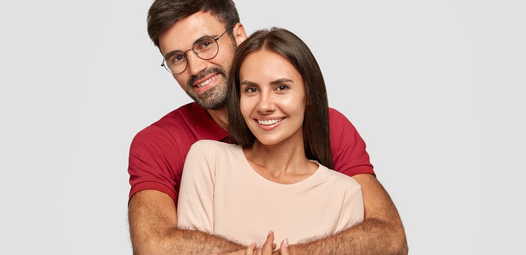 زوجان سعيدان