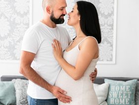 هل يجوز ممارسة العلاقة الزوجية من الخلف أثناء الحمل