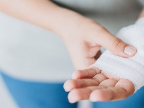 طريقة تعقيم الجروح في المنزل