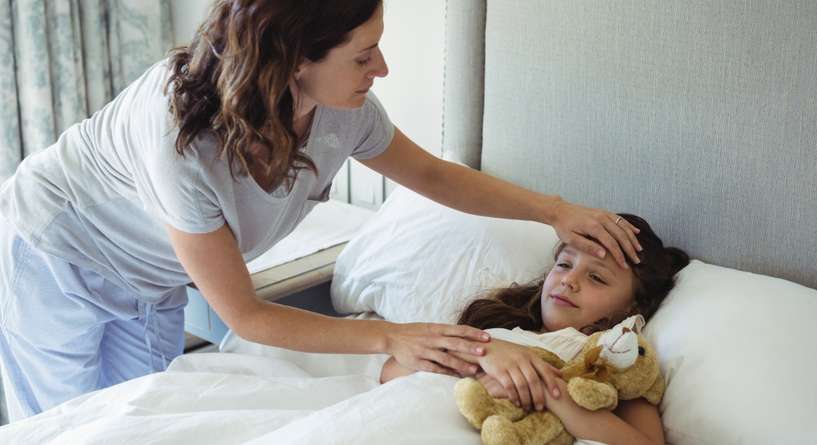 كيف أعرف حرارة الطفل بدون مقياس