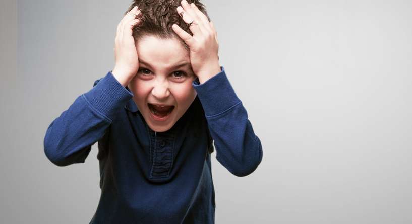 3 أسباب عميقة وراء نوبات الغضب لدى طفلك