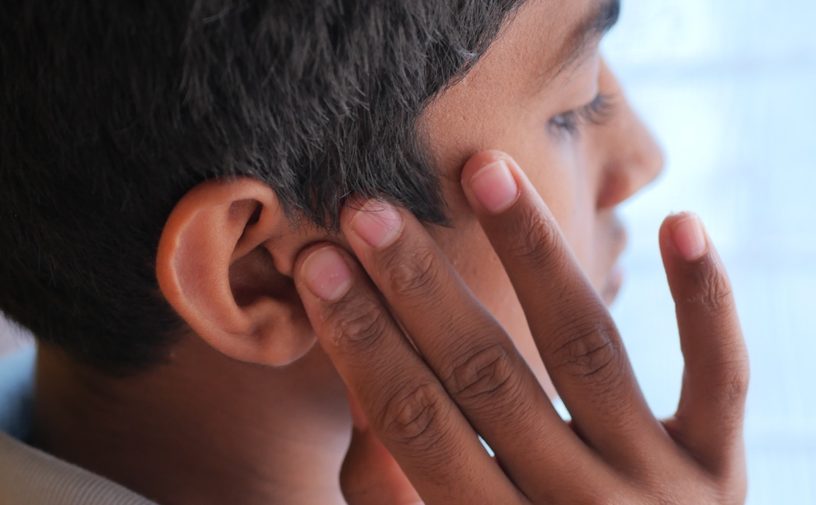 علاج الماء خلف طبلة الأذن للأطفال