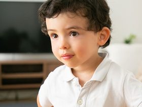 كيف تتجنبين وقوع ابنك ضحية متلازمة الطفل الأوسط؟