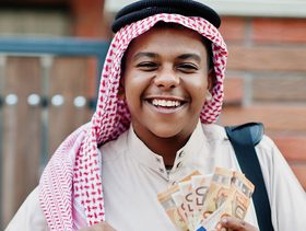 تكريم طالب بـ"KG2" لموهبته في المعلومات العامة