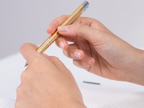 جين يحدد شكل الخلية يفسر سبب استخدام اليد اليسرى