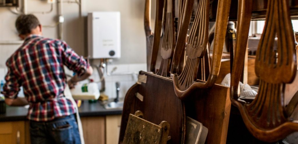 أثاث مستعمل قديم