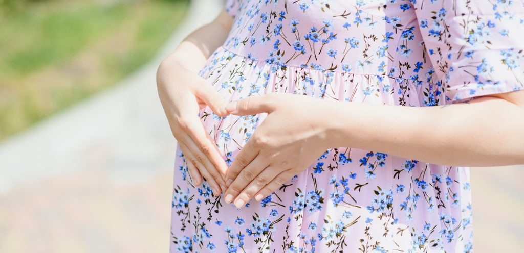 إمرأة حامل في الفصل الثالث