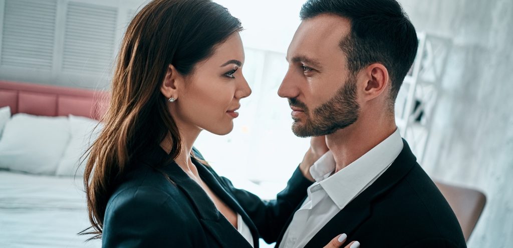 إمرأة منجذبة للرجل