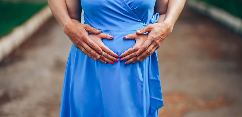 حامل مع زوجها