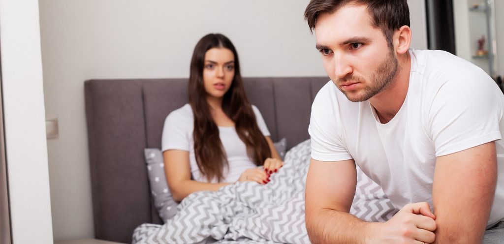 زوجان غير سعيدان في السرير