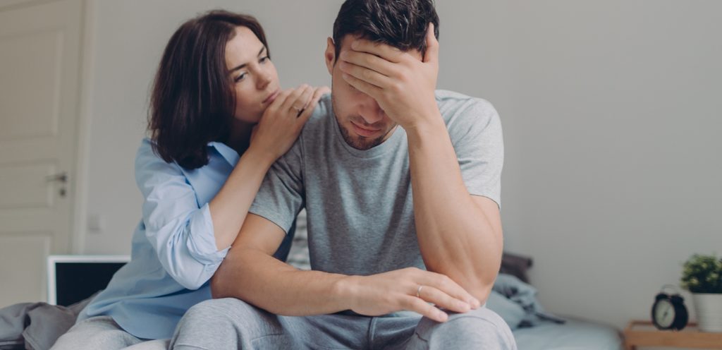 زوج غير مهتم بزوجته